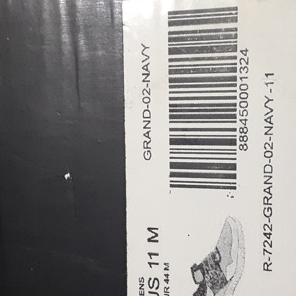 Im selling a blue pair of rocawear walking shoe there very comfortable size11 . - Picture 6 of 8